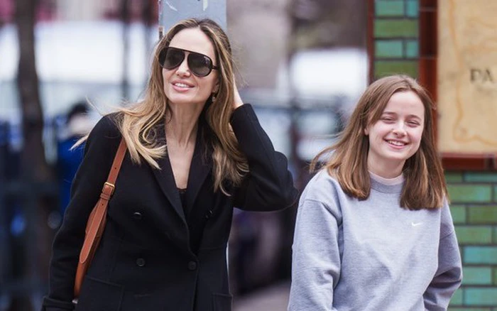 ANGELINA JOLIE & DAUGHTER VIVIENNE SPOTTED SHOPPING IN NYC